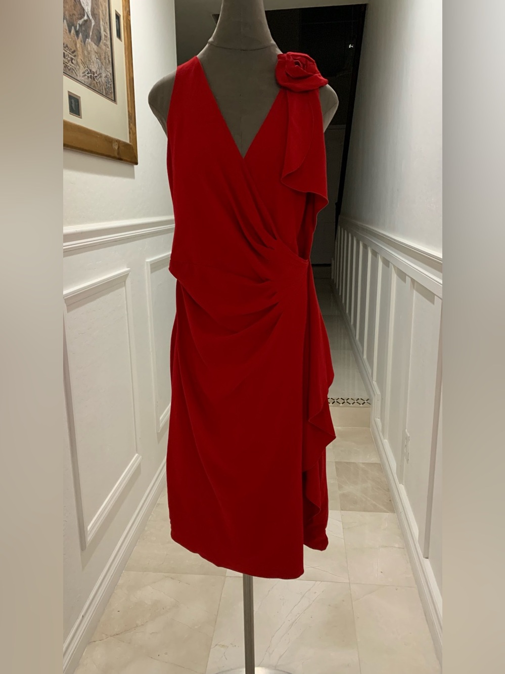 Elegant Valentino Red Ruffled Dress
Size 10